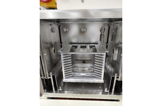 Модуль загрузки/выгрузки с металлической кассетой для пластин